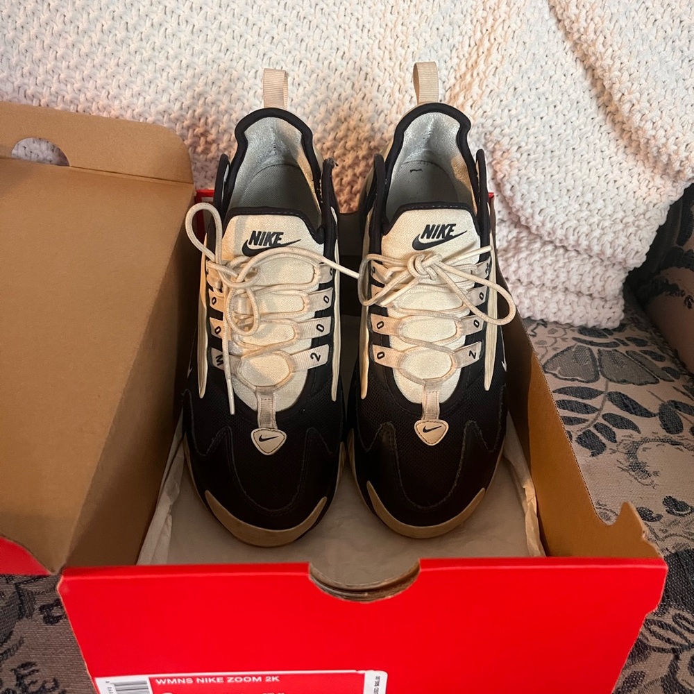 women’s nike zoom 2k
size 8